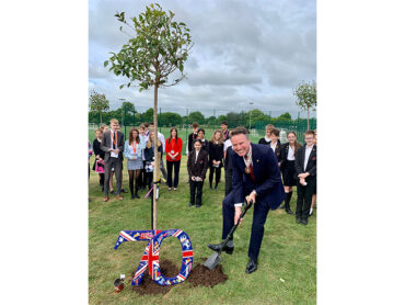 Roundwood Park School Celebrates the Jubilee and plants trees for the QGC