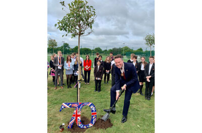 Roundwood Park School Celebrates the Jubilee and plants trees for the QGC