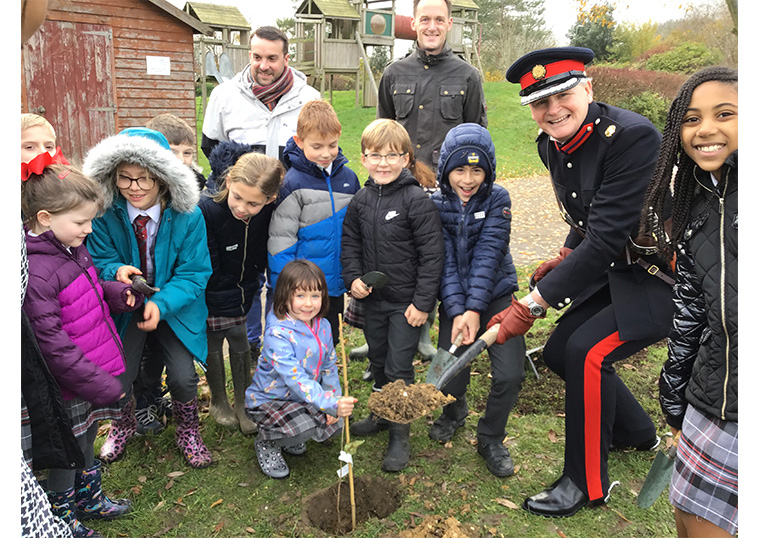 Hillmead School plants trees for the Queen’s green Canopy